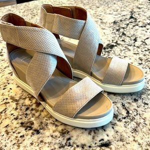 New Dr Scholl's Sheena wedge. 8.5 very comfy!